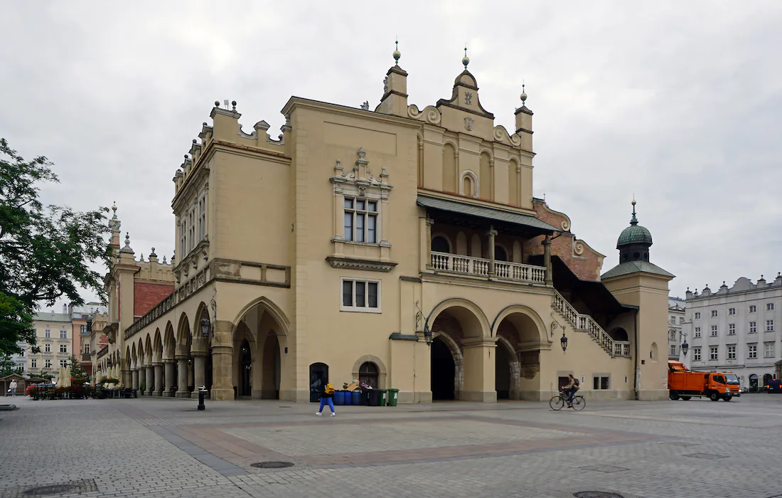 Sukiennice na Rynku Głównym w Krakowie, widok od strony wschodniej pierzei